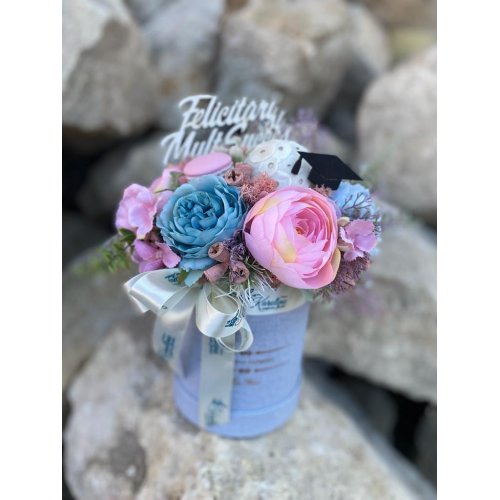 Aranjament absolvire cu flori artificiale Grand Aranjament absolvire cu flori artificiale Grand