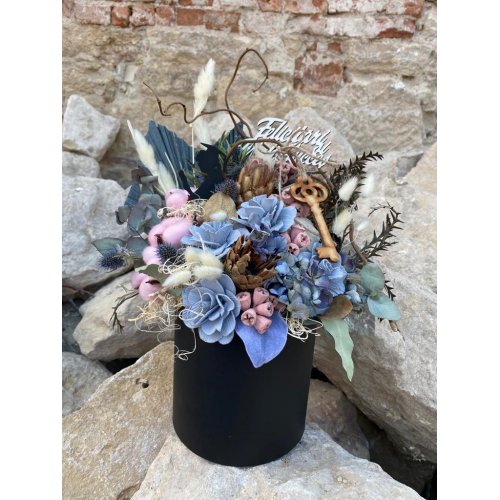 Aranjament absolvire cu flori uscate Aranjament absolvire cu flori uscate