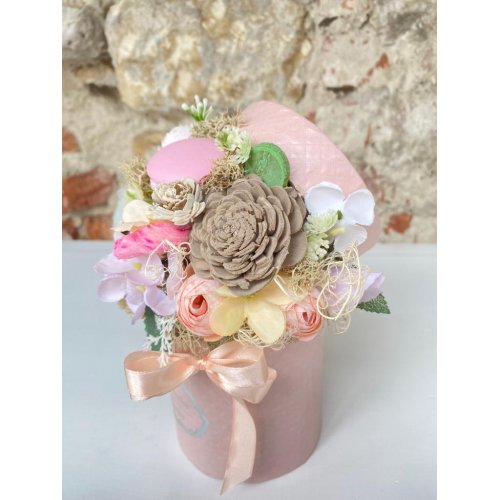 Aranjament dragut in cutie cu flori de matase , plante uscate si accesorii Little box Aranjament dragut in cutie cu flori de matase , plante uscate si accesorii Little box