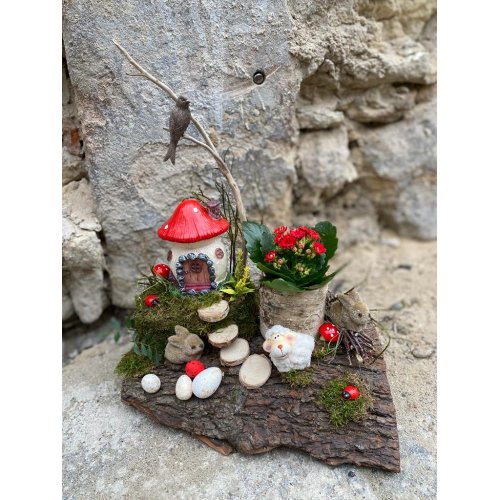 Aranjament de primavara cu Kalanchoe  Lungime 30 cm Aranjament de primavara cu Kalanchoe  Lungime 30 cm