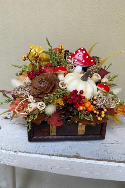 Aranjament de toamna in cufar 20 cm