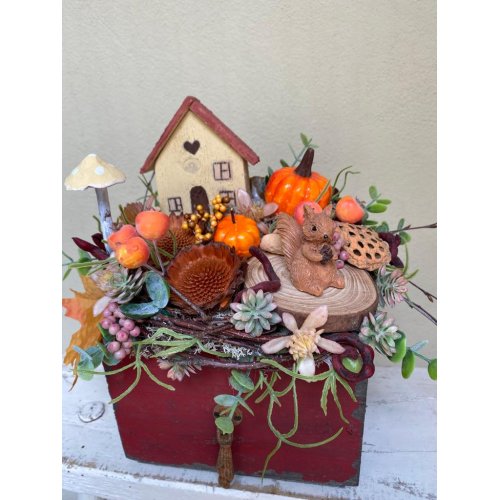 Aranjament de toamna cu veverita 23 cm