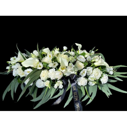Aranjament funerar cu flori albe Aranjament funerar cu flori albe