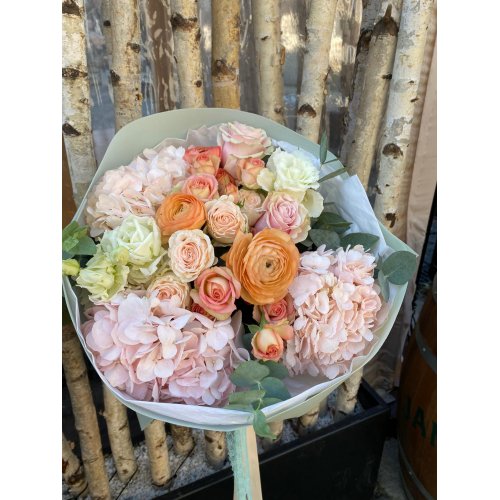 Buchet Pastel cu Hydrangea , Ranunculus, Eudtoma si Trandafiri