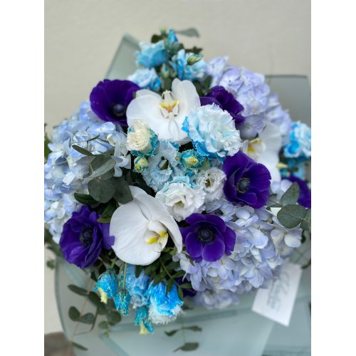 Blue Dream Buchet cu Anemone, Eustoma, Hortensii si Phalaenopsis Blue Dream Buchet cu Anemone, Eustoma, Hortensii si Phalaenopsis