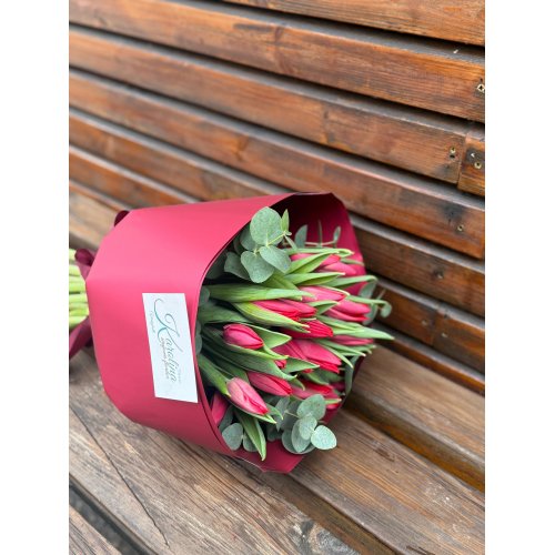 Buchet cu 19 lalele roșii