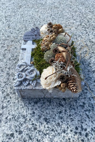 Aranjament pentru luminatie in vas de piatra 3