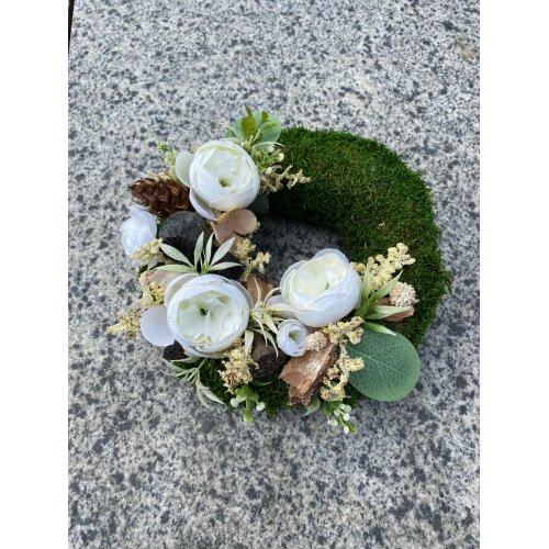 Coronita din muschi decorat cu flori de matase si plante uscate , diametru 20 cm Coronita din muschi decorat cu flori de matase si plante uscate , diametru 20 cm