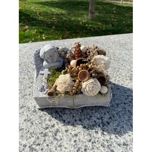 Aranjament pentru luminatie in vas de piatra Aranjament pentru luminatie in vas de piatra