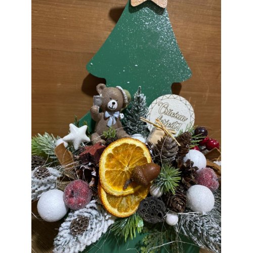 Aranjament de craciun cu ursulet, portocale si brad artificial Aranjament de craciun cu ursulet, portocale si brad artificial