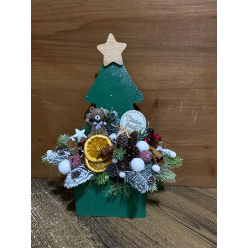 Aranjament de craciun cu ursulet, portocale si brad artificial Aranjament de craciun cu ursulet, portocale si brad artificial